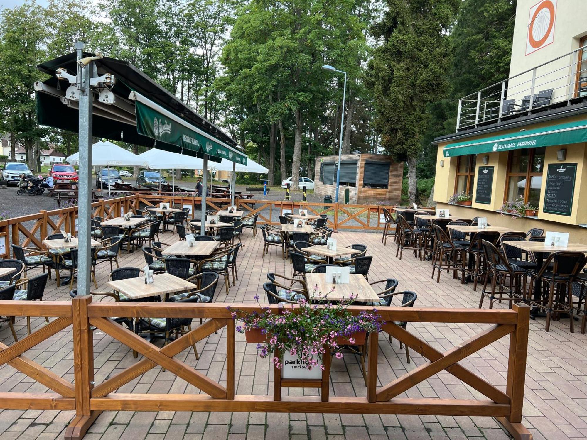 Parkhotel Smrzovka Luaran gambar