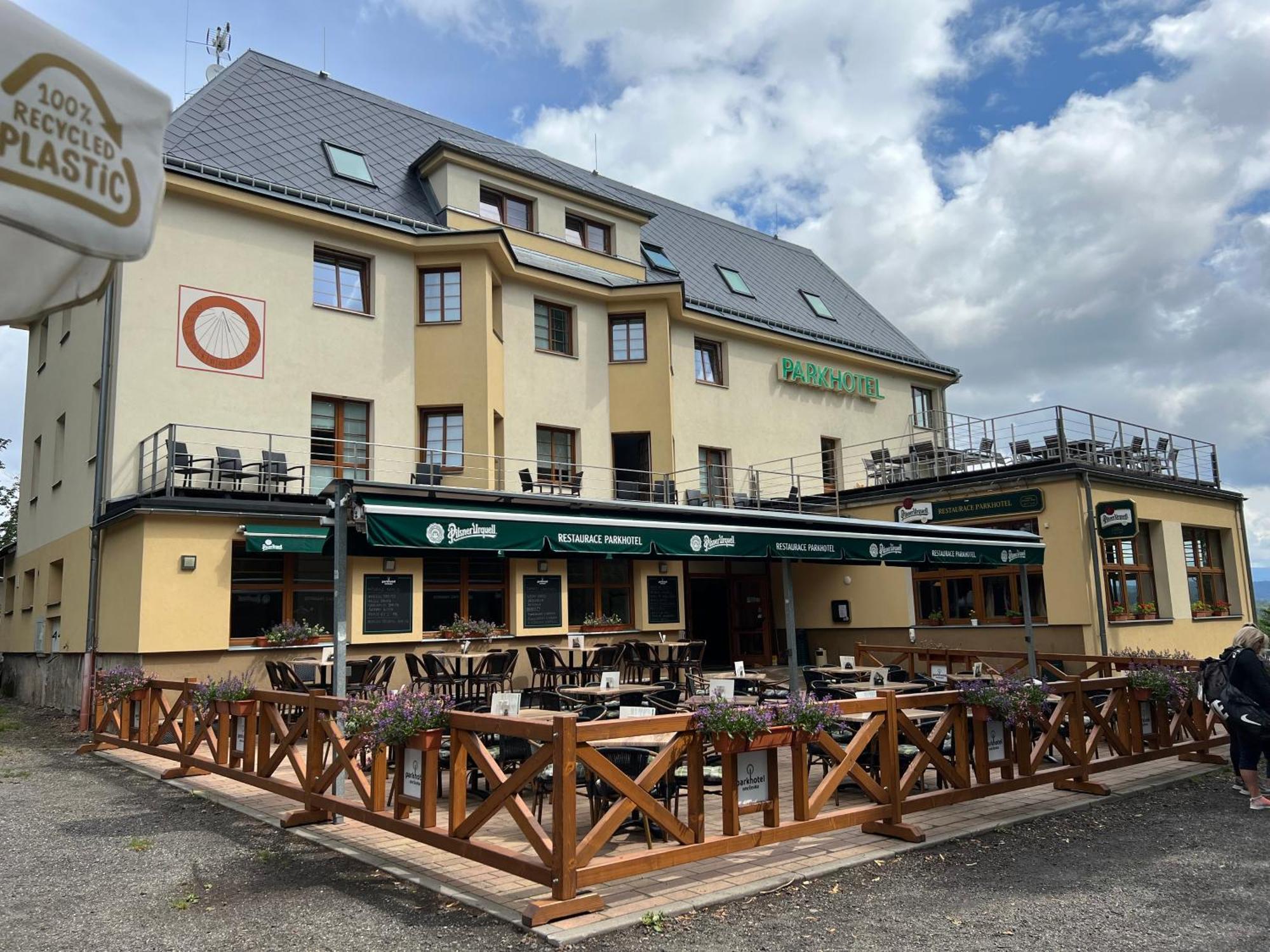 Parkhotel Smrzovka Luaran gambar