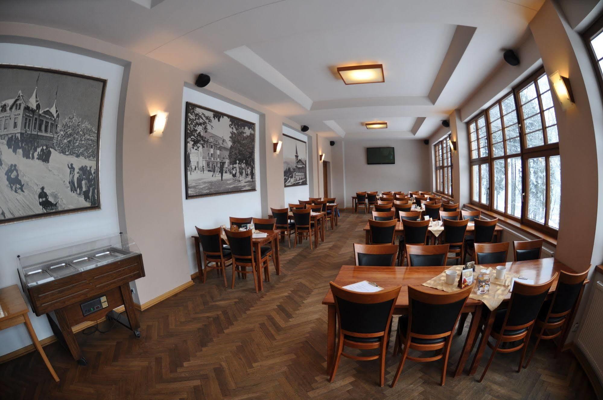 Parkhotel Smrzovka Luaran gambar